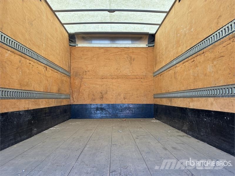 Isuzu NPR HD Camiones caja cerrada