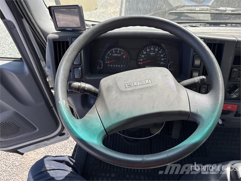 Isuzu NPR HD Camiones caja cerrada