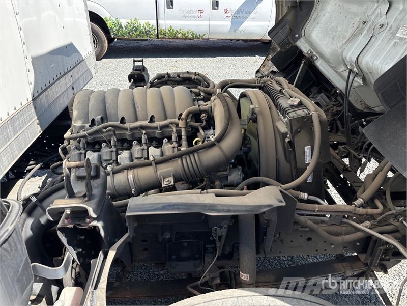 Isuzu NPR HD Camiones caja cerrada