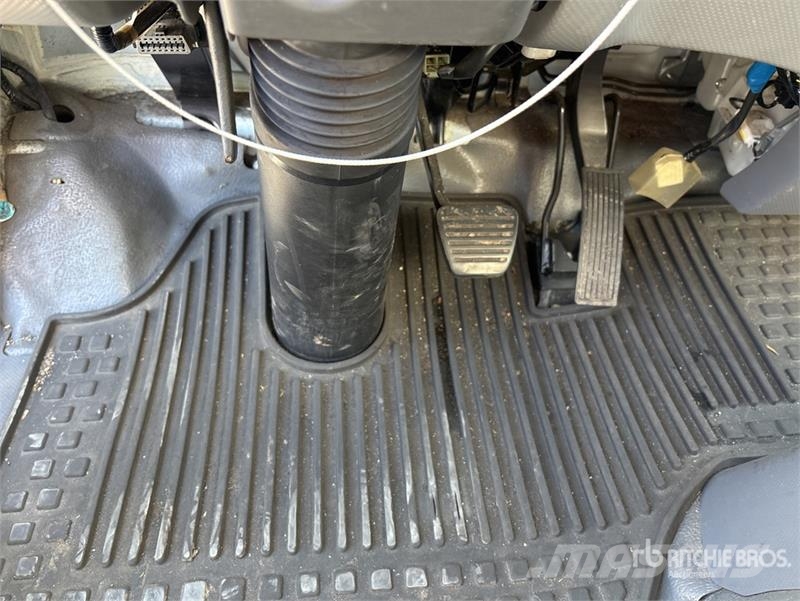 Isuzu NPR HD Camiones caja cerrada