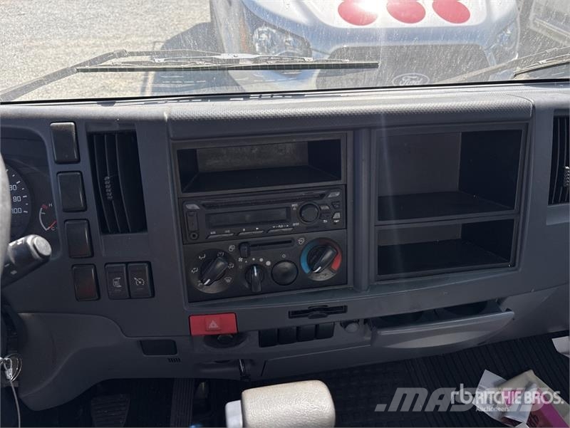 Isuzu NPR HD Camiones caja cerrada