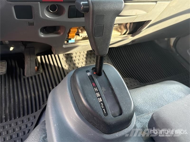 Isuzu NPR HD Umpikorikuorma-autot