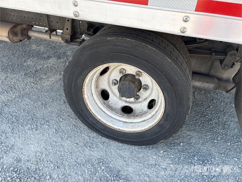 Isuzu NPR HD Camiones caja cerrada