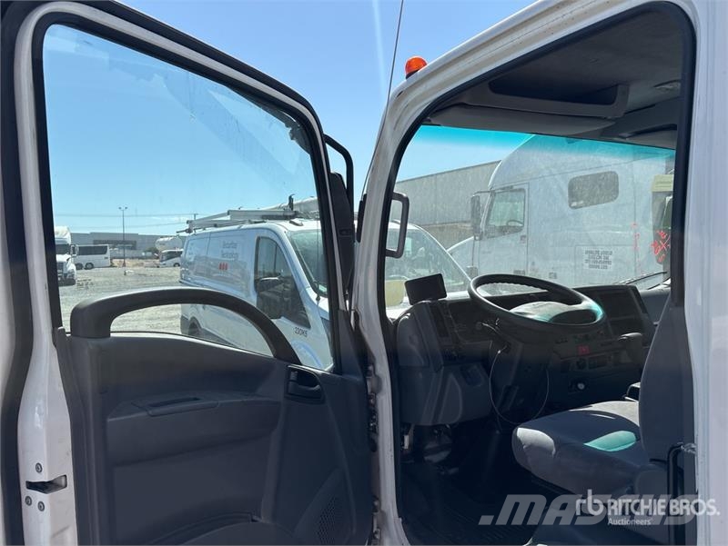 Isuzu NPR HD Camiones caja cerrada