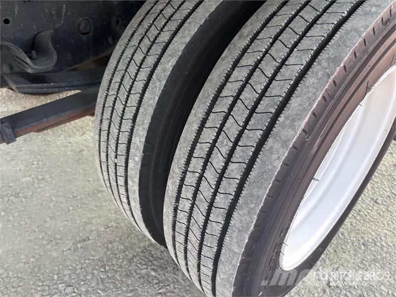 Isuzu NPR HD Umpikorikuorma-autot