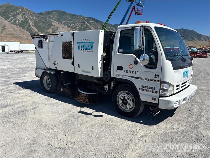 Isuzu NQR Zamiatarki