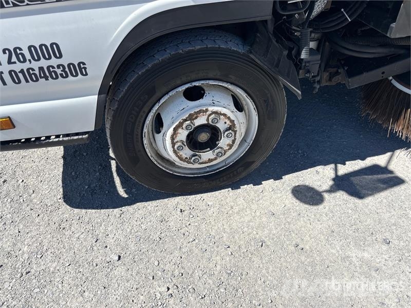 Isuzu NQR Zamiatarki