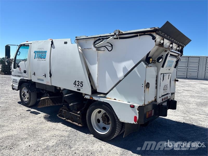 Isuzu NQR Zamiatarki