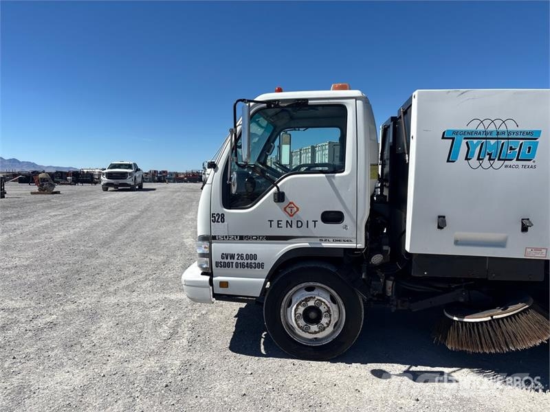 Isuzu NQR Zamiatarki