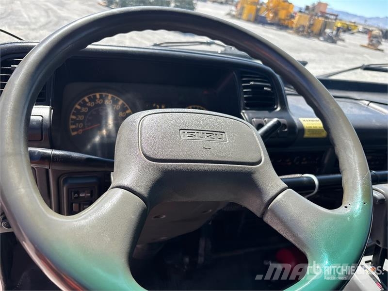 Isuzu NQR Zamiatarki