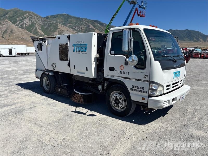Isuzu NQR Zamiatarki
