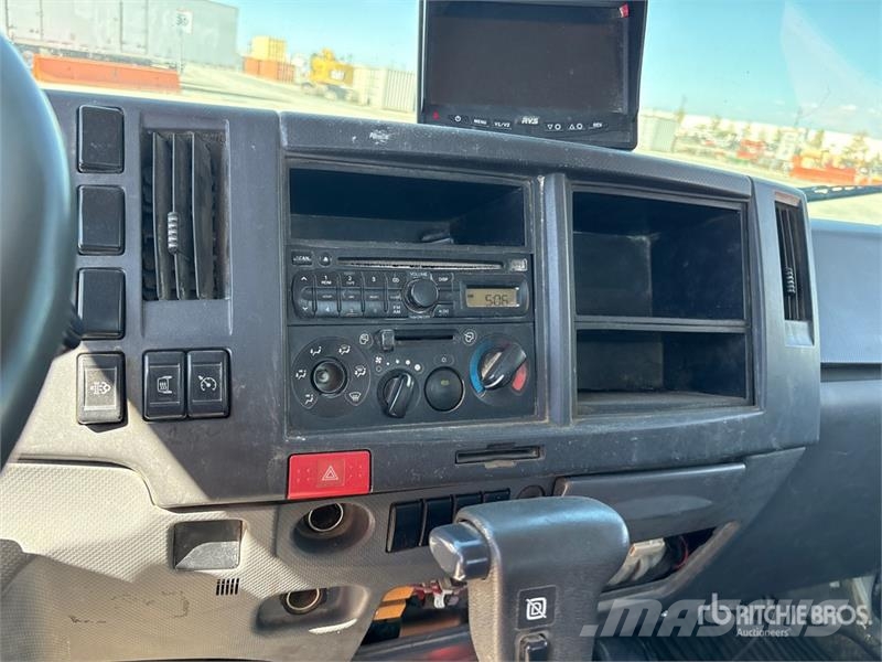 Isuzu NQR 4x2 Portable Restroom Service Truck 기타 트럭