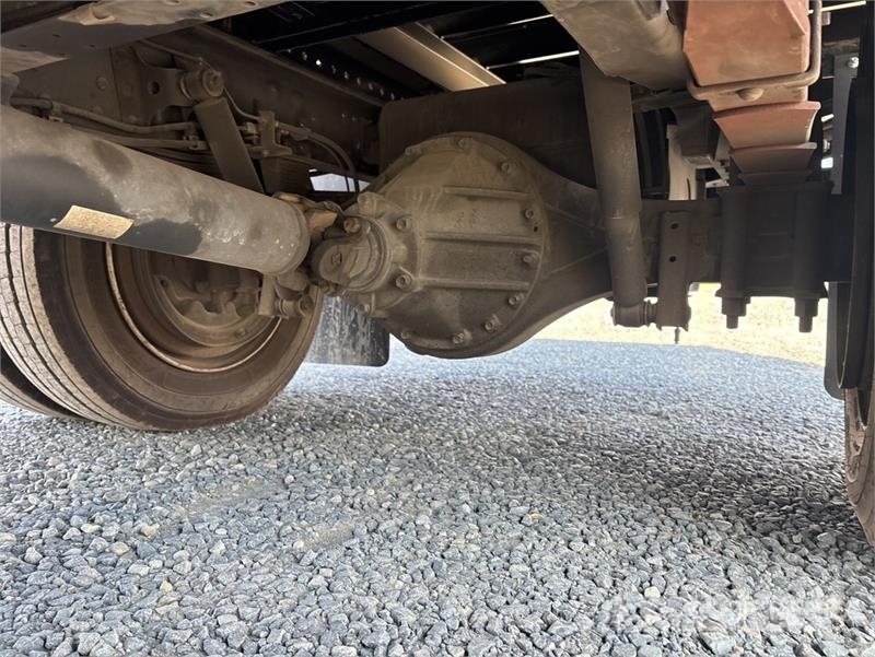 Isuzu NRR Camion benne