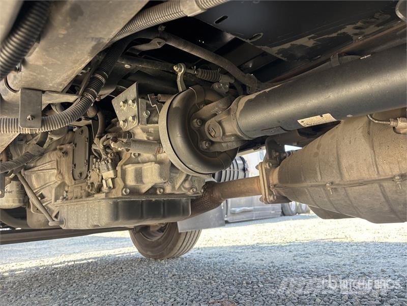 Isuzu NRR Camion benne