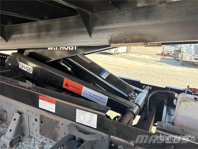 Isuzu NRR Camion benne