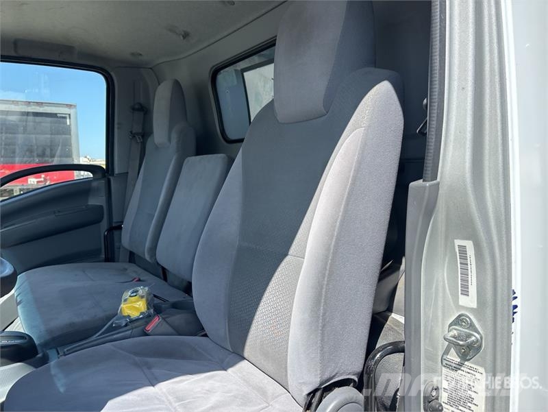 Isuzu NRR Camion benne