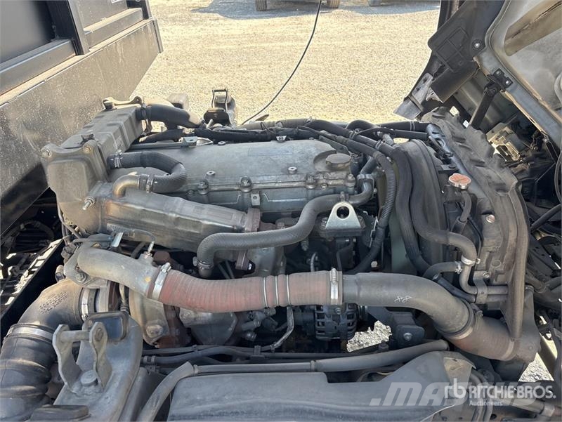 Isuzu NRR Camion benne