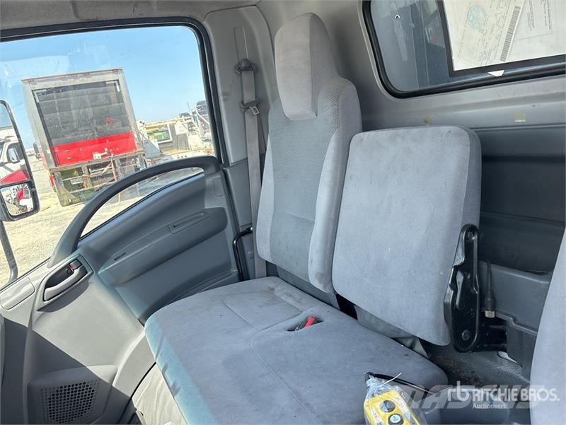 Isuzu NRR Camion benne