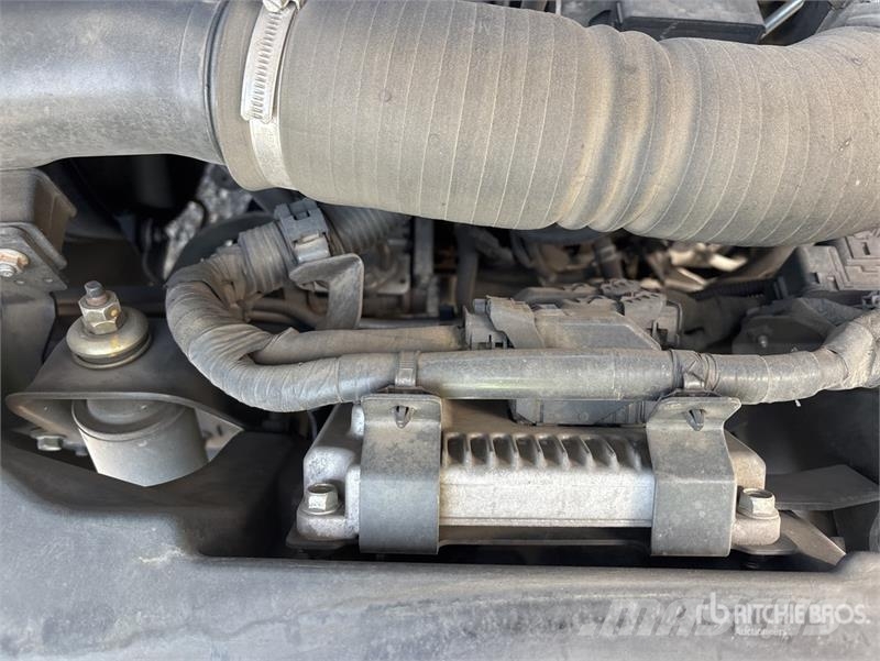 Isuzu NRR Camion benne