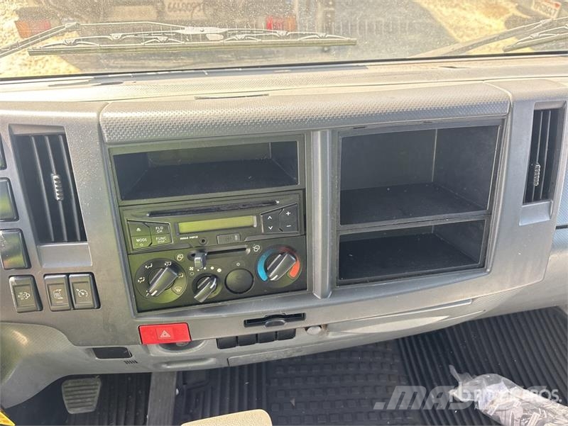 Isuzu NRR Camion benne