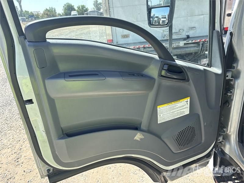 Isuzu NRR Camion benne