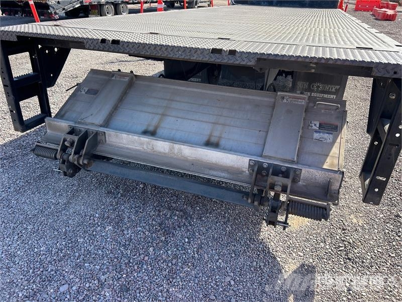 Isuzu NRR 4x2 Flatbed Truck Pritschenwagen/Pritschenwagen mit Seitenklappe