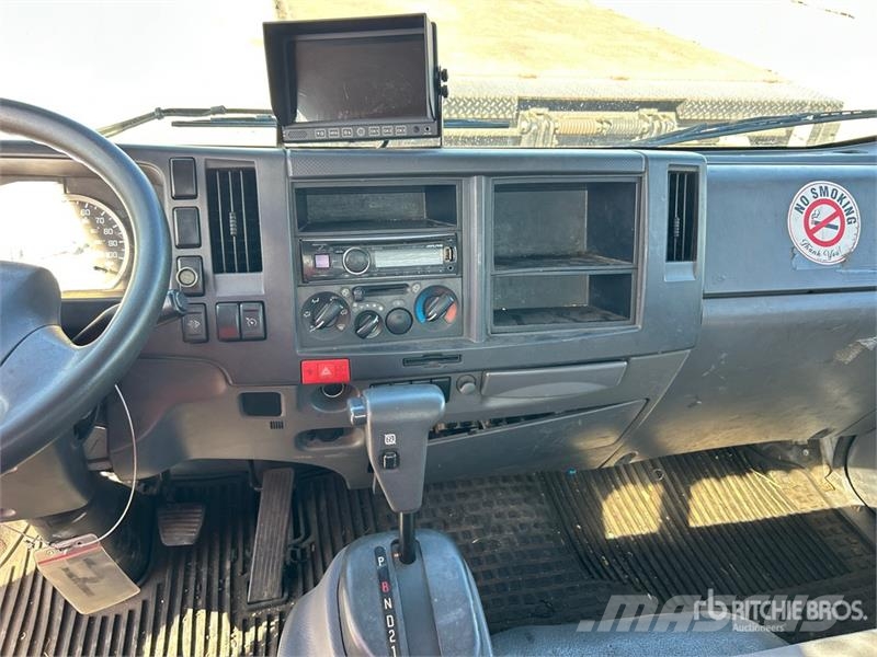 Isuzu NRR 4x2 Flatbed Truck Pritschenwagen/Pritschenwagen mit Seitenklappe