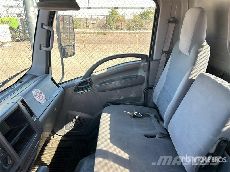 Isuzu NRR 4x2 Flatbed Truck Pritschenwagen/Pritschenwagen mit Seitenklappe
