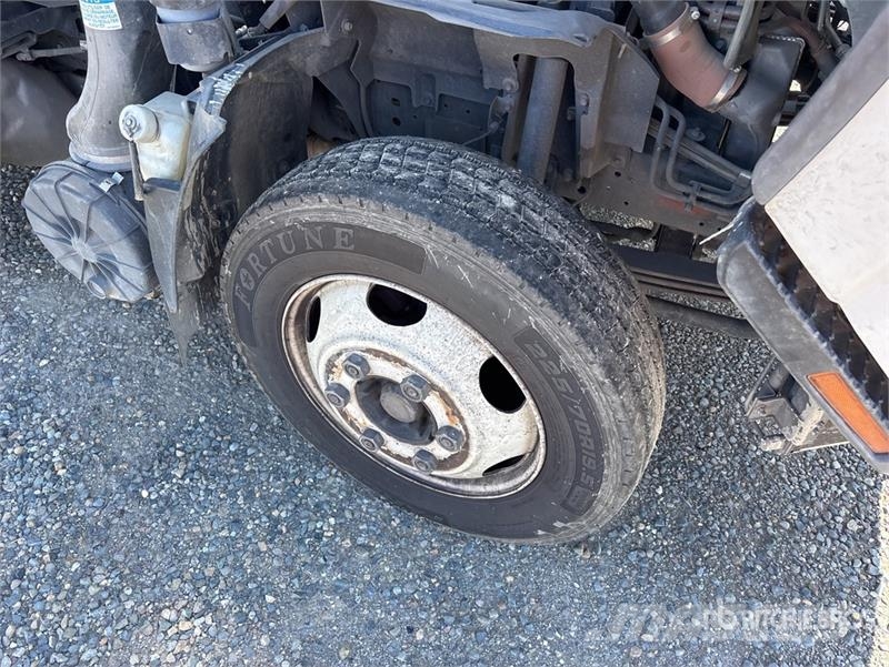 Isuzu NRR 4x2 Flatbed Truck شاحنات مسطحة/مفصلية الجوانب