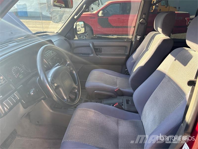 Isuzu Trooper 4WD SUV Automobili