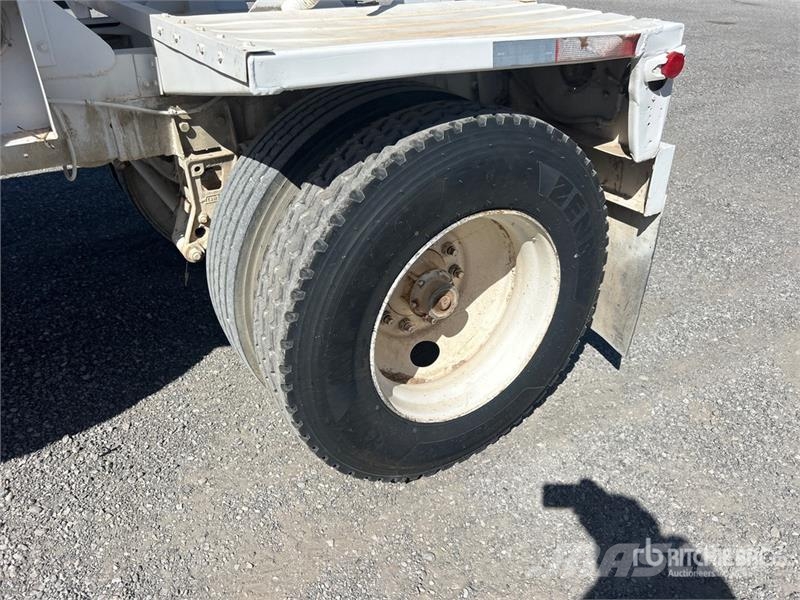  J & L 570 cft Pup Pneumatic Bulk Trailer Прочие прицепы