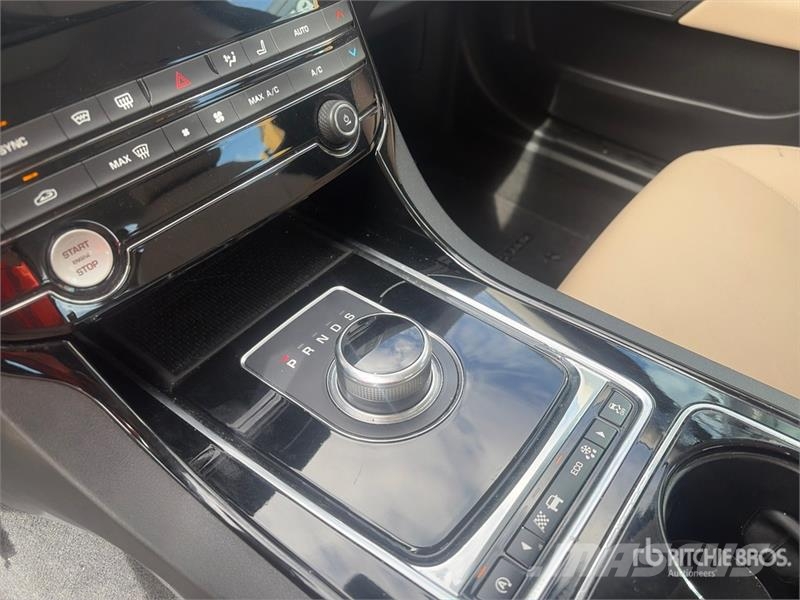 Jaguar XE Automobile سيارات