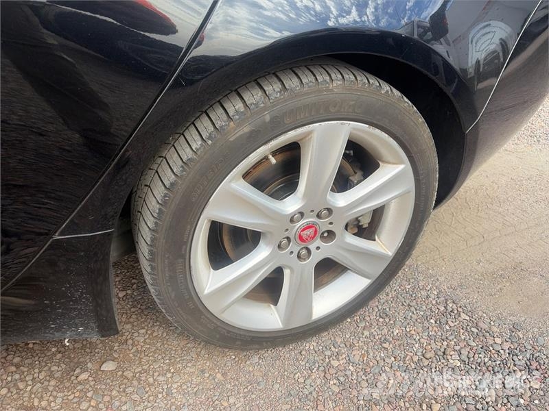 Jaguar XE Automobile سيارات