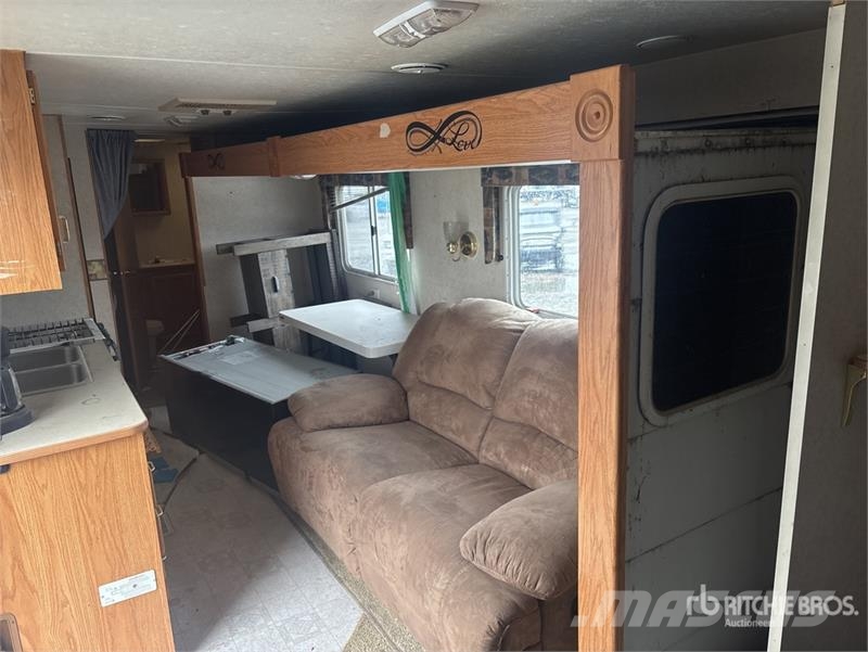 Jayco 28 ft 6 in T/A Travel Trailer Citas piekabes