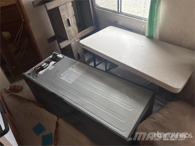 Jayco 28 ft 6 in T/A Travel Trailer Citas piekabes