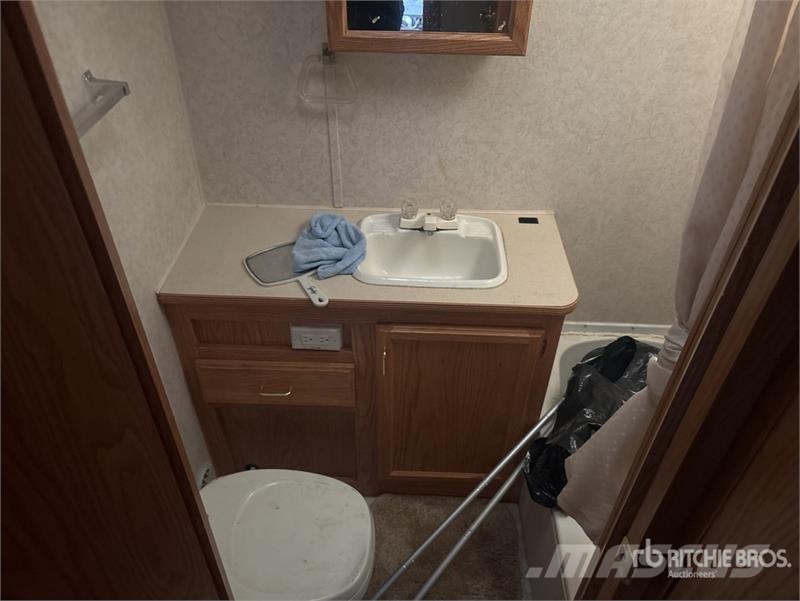 Jayco 28 ft 6 in T/A Travel Trailer Citas piekabes