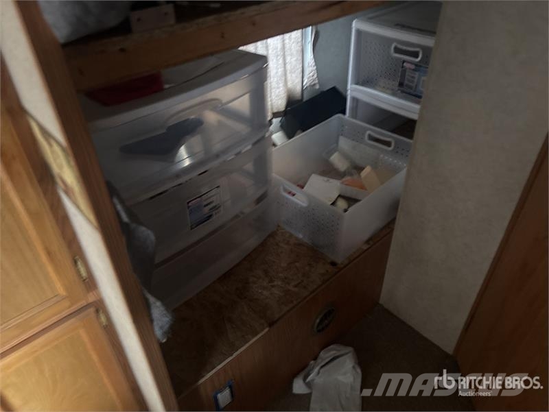 Jayco 28 ft 6 in T/A Travel Trailer Citas piekabes
