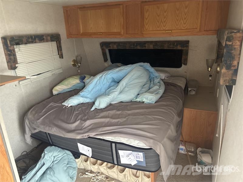 Jayco 28 ft 6 in T/A Travel Trailer Citas piekabes