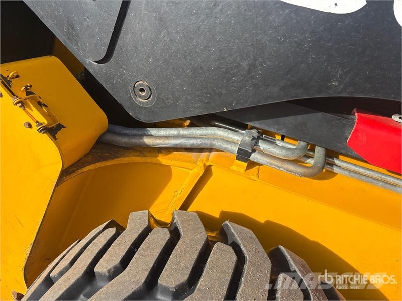 JCB 260T لوادر انزلاقية التوجيه
