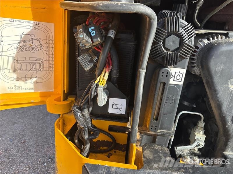 JCB 260T لوادر انزلاقية التوجيه