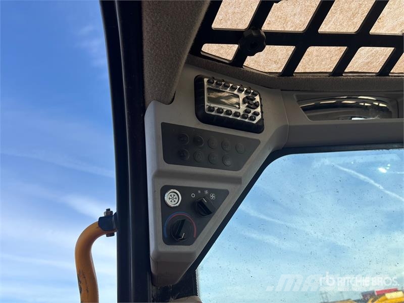 JCB 260T لوادر انزلاقية التوجيه