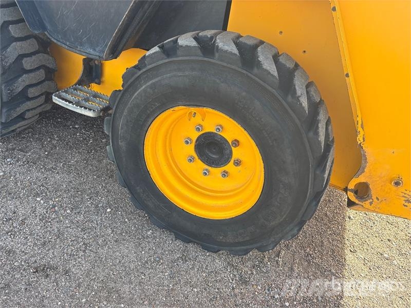 JCB 260T لوادر انزلاقية التوجيه