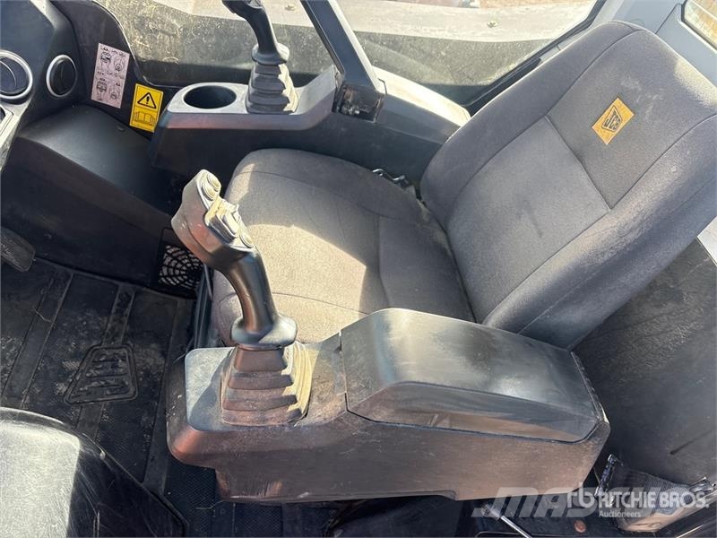 JCB 260T لوادر انزلاقية التوجيه