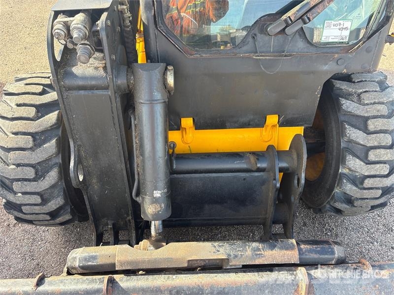 JCB 260T لوادر انزلاقية التوجيه