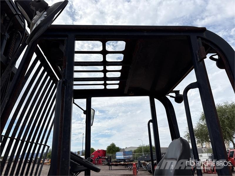 JCB 940 8000 lb 4x2 Rough Terrain Forklift Tereptargonca