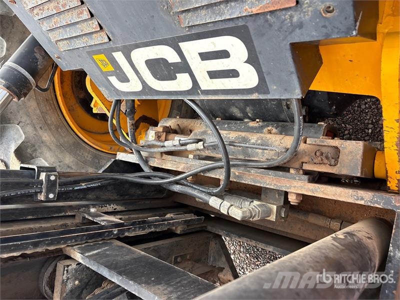 JCB 940 8000 lb 4x2 Rough Terrain Forklift Tereptargonca