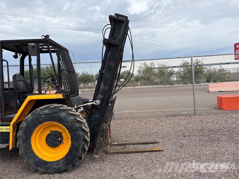 JCB 940 8000 lb 4x2 Rough Terrain Forklift Tereptargonca