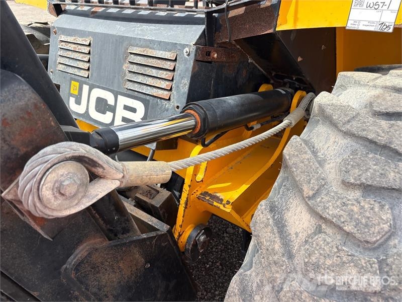 JCB 940 8000 lb 4x2 Rough Terrain Forklift Tereptargonca
