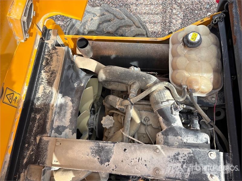 JCB 940 8000 lb 4x2 Rough Terrain Forklift Tereptargonca