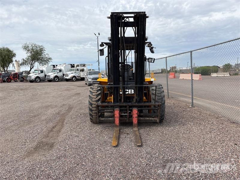 JCB 940 8000 lb 4x2 Rough Terrain Forklift Tereptargonca